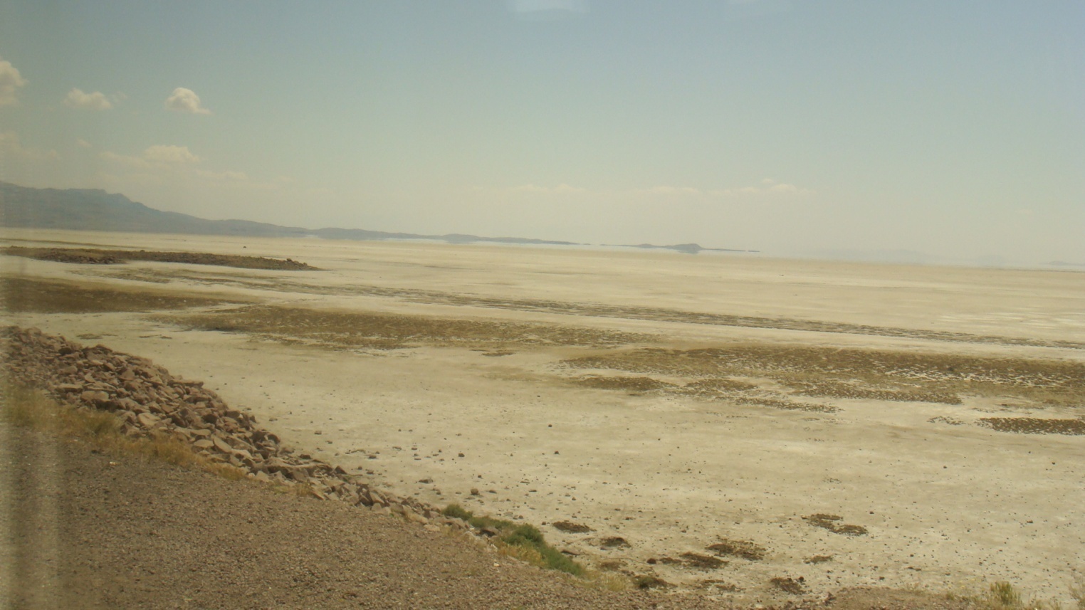 دریاچه ارومیه و پل میان گذر