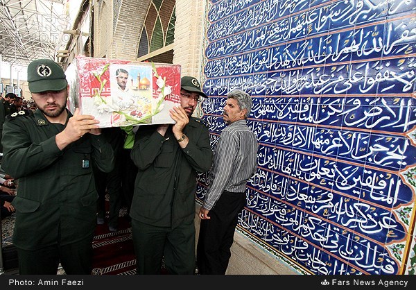 تشییع پیکر پاسدار خلبان شهید جنگ عراق در شیراز (+عکس)