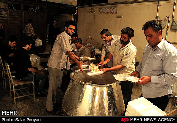 تهیه و توزیع سحری نذری - آذربایجان (عکس)