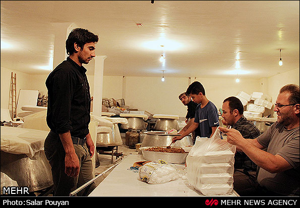 تهیه و توزیع سحری نذری - آذربایجان (عکس)