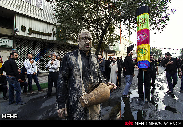 مراسم عزاداری و پیاده روی آیت الله وحید خراسانی (عکس)