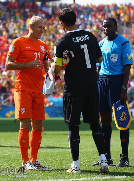 مسابقه فوتبال هلند و شیلی (عکس)