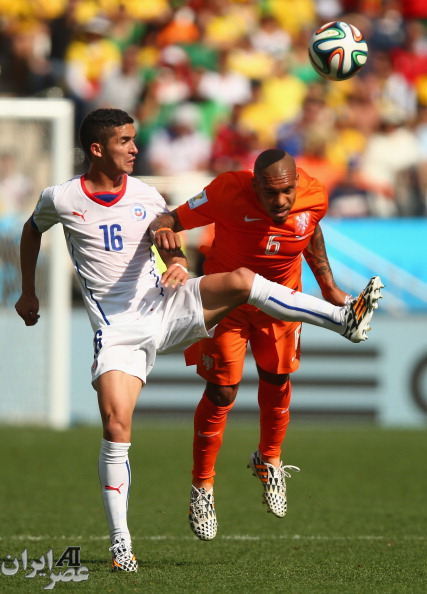 مسابقه فوتبال هلند و شیلی (عکس)