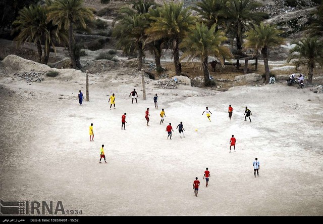 فوتبال در سرزمین باد و آفتاب (عکس)