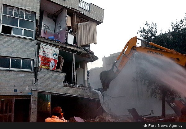 ریزش ساختمان بر اثر گودبرداری غیراصولی - تهران (عکس)