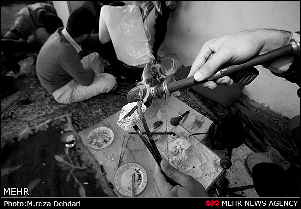 خرده فروشان و معتادان گذر سنگ سیاه شیراز (عکس)