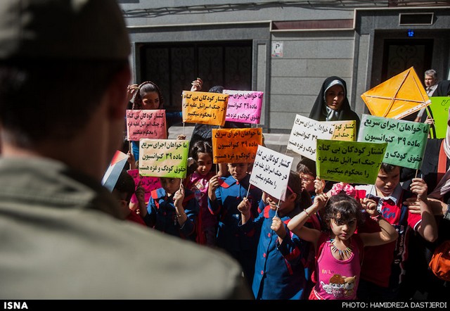 تجمع کودکان در اعتراض به کشتار کودکان غزه (عکس)