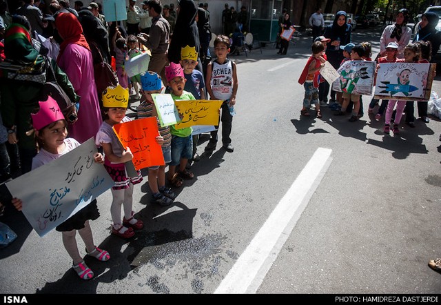 تجمع کودکان در اعتراض به کشتار کودکان غزه (عکس)
