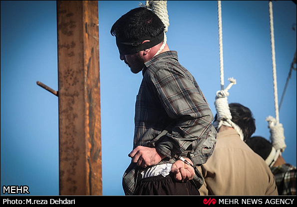 اعدام سارقان مسلح ، آدم ربا و متجاوز به عنف در شیراز (عکس)