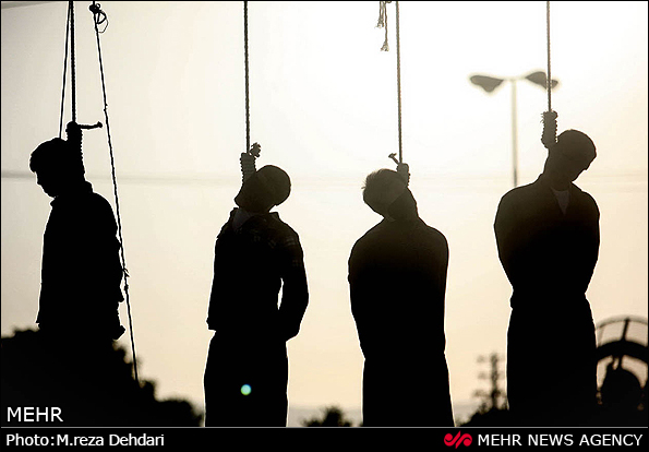 اعدام سارقان مسلح ، آدم ربا و متجاوز به عنف در شیراز (عکس)