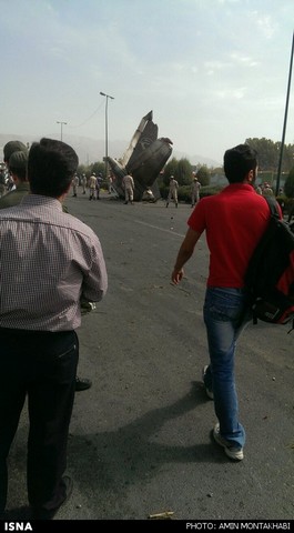 40 کشته در سقوط هواپیمای مسافربری در غرب تهران (+عکس)