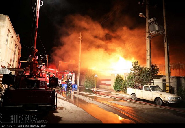 آتش سوزی مهیب کارخانه روغن موتور - شیراز (عکس)