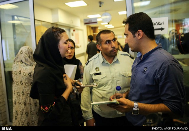 بازماندگان سانحه‌ی هوایی در بیمارستان امام خمینی (عکس)