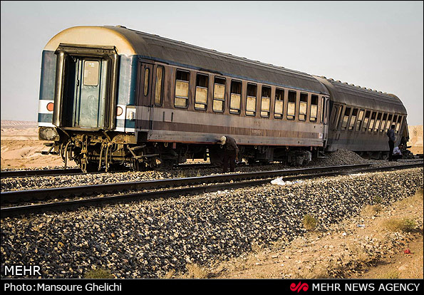 خروج 3 واگن قطار مشهد – تهران از خط (عکس)