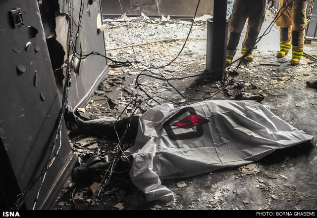 آتش‌سوزی در مجتمع تجاری - تهران (عکس)