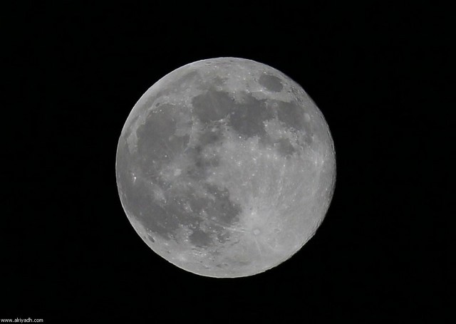 ماه پر نور (عکس)
