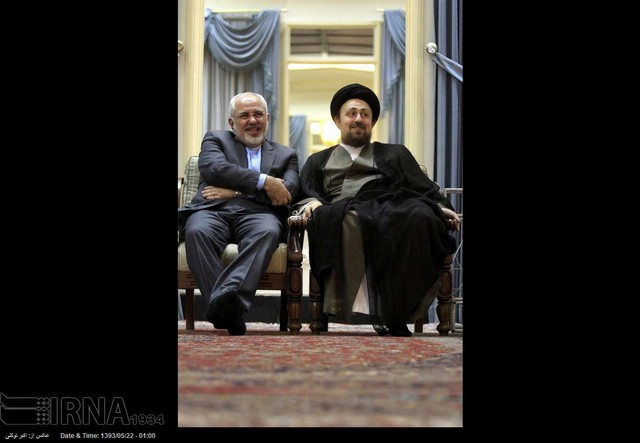 ادای احترام ظریف و سفیران به امام خمینی (عکس)