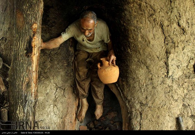 نیم قرن همنشینی با آب و گل (عکس)