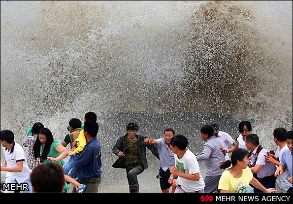 امواج سهمگین‎ رودخانه در چین (عکس)