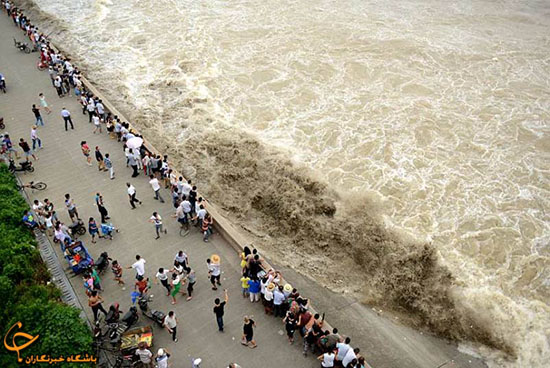 امواج سهمگین‎ رودخانه در چین (عکس)