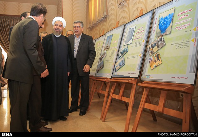 بازدید روحانی از پژوهشگاه رویان (عکس)