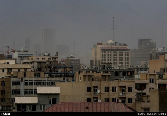 گرد و خاک در آسمان تهران (عکس)