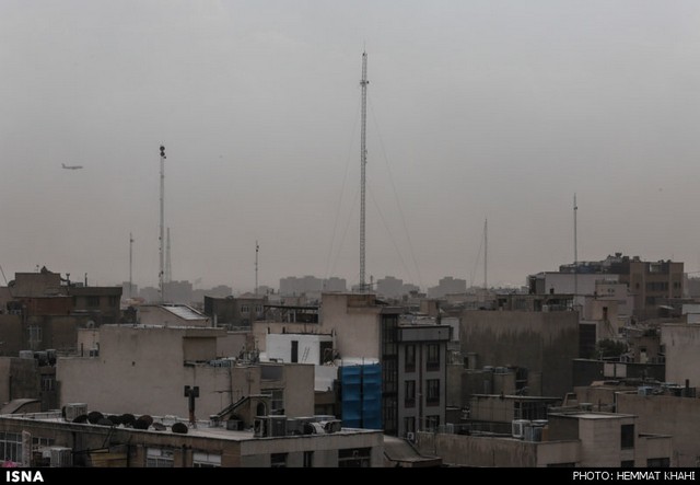 گرد و خاک در آسمان تهران (عکس)