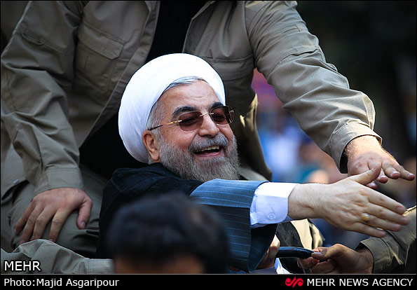 ورود روحانی به اردبیل (عکس)