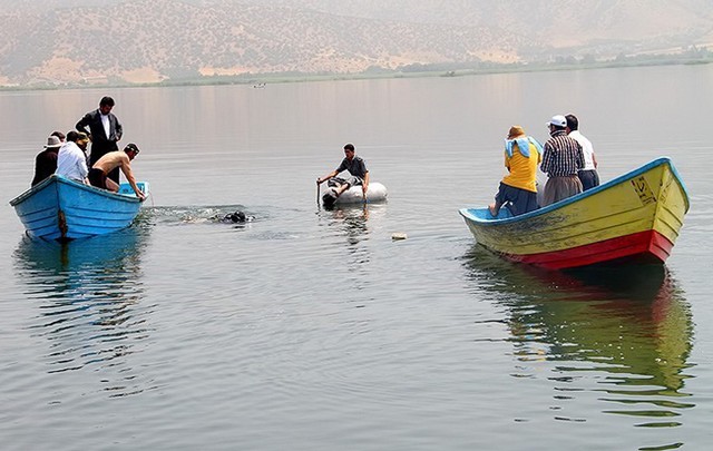 در جستجوی 2غرق‌شدۀ دریاچه زریوار - کردستان (عکس)