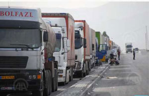 صف 12 کیلومتری کامیون ها در مرز ترکیه با ایران!