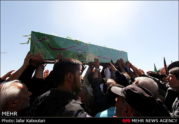 تشییع پیکر 2 شهید مدافع حرم در مشهد (عکس)