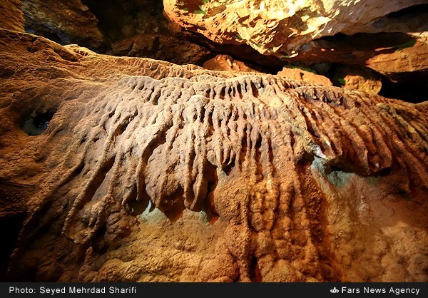 غار چال نخجیر دلیجان - استان مرکزی (عکس)