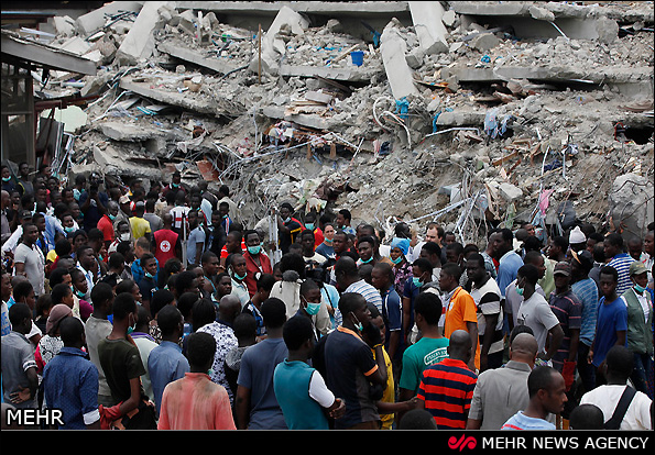 مرگ ده ها تن در حادثه ریزش ساختمان در نیجریه‎ (عکس)