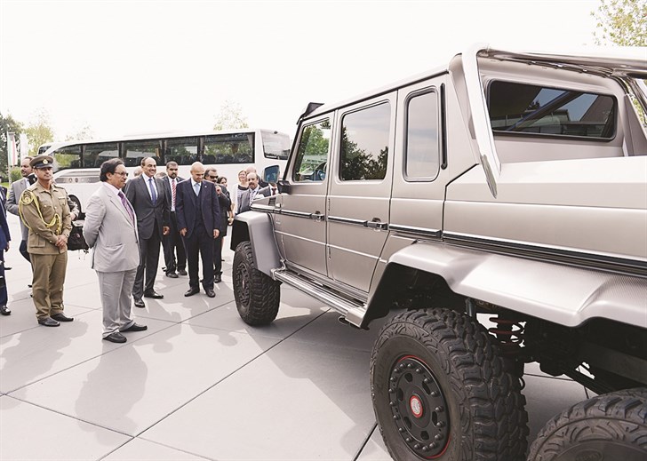 بازدید نخست وزیر کویت از کارخانه بنز (عکس)