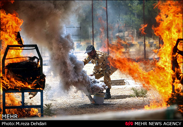 مانور چریک های آتش نشان در شیراز (عکس)