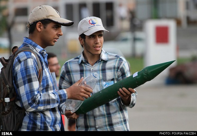 مسابقه پرتاب موشک های آبی - همدان (عکس)