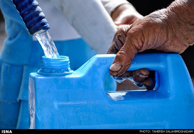 توزیع آب آشامیدنی در خراسان جنوبی (عکس)