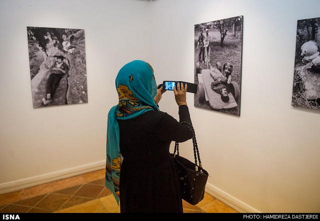 نمایشگاه عکس «به یاد گذشته» با حضور حمید جبلی (عکس)