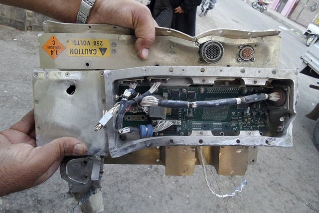لاشه‌ هواپیما آمریکا در دست داعش (عکس)