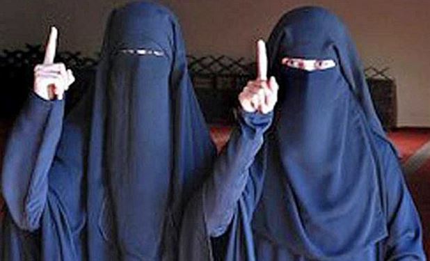 دو دختر اتریشی داعشی می خواهند به کشورشان برگردند (+عکس)