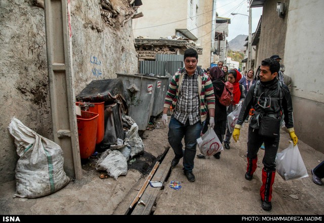پاکسازی روستای '' آهار'' از زباله - تهران (عکس)