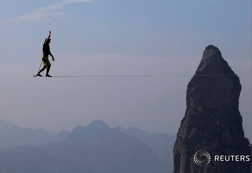 پیاده روی بندبازآلمانی درآسمان(عکس)