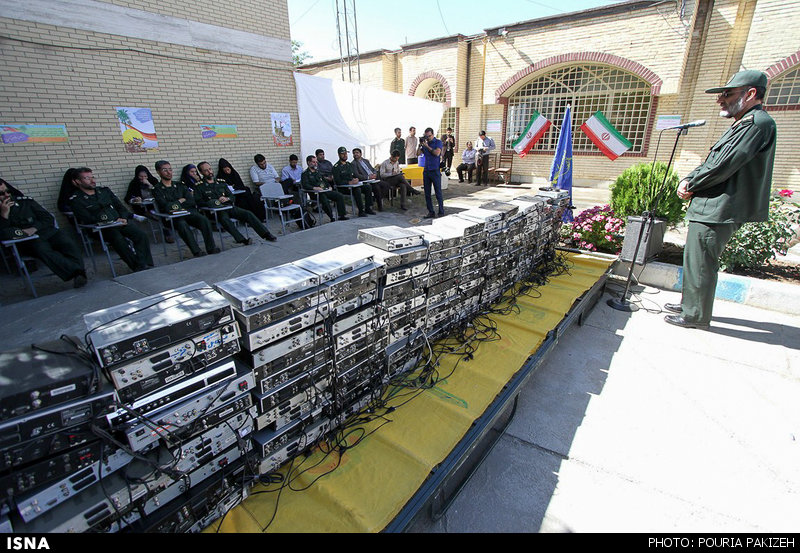 جمع آوری ماهواره توسط سپاه - همدان (عکس)