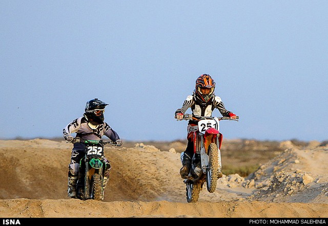 مسابقات موتور کراس - بوشهر (عکس)