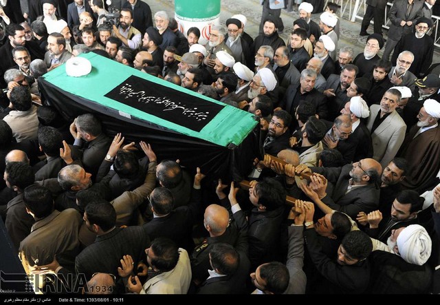 اقامه نماز رهبر انقلاب بر پیکر آیت‌الله مهدوی کنی (+عکس)