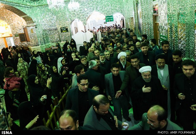 عزاداری عاشورا با حضور روحانی (عکس)