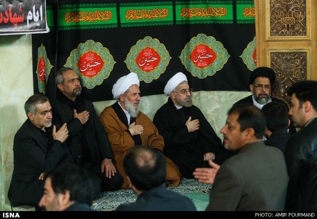 عزاداری عاشورا با حضور روحانی (عکس)