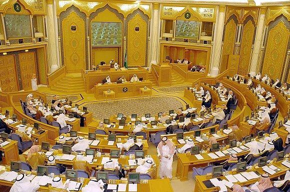 واکنش طنز آمیز مردم عربستان به آزاد شدن دست زدن در پارلمان سعودی