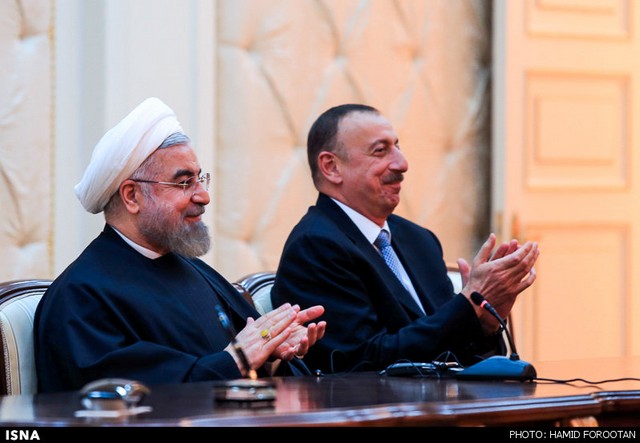 سفر رییس جمهور به باکو (عکس)