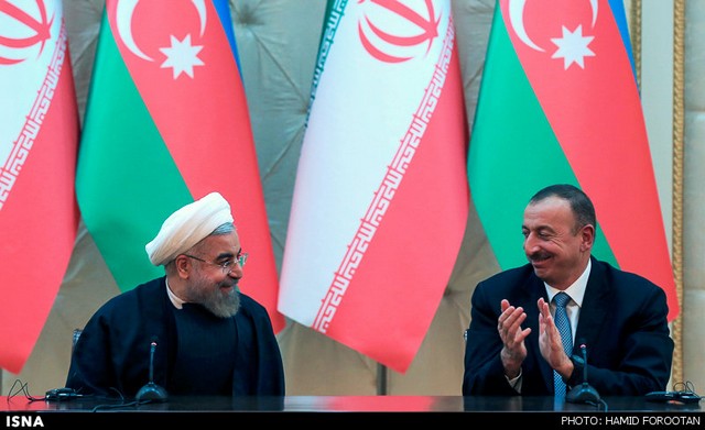 سفر رییس جمهور به باکو (عکس)